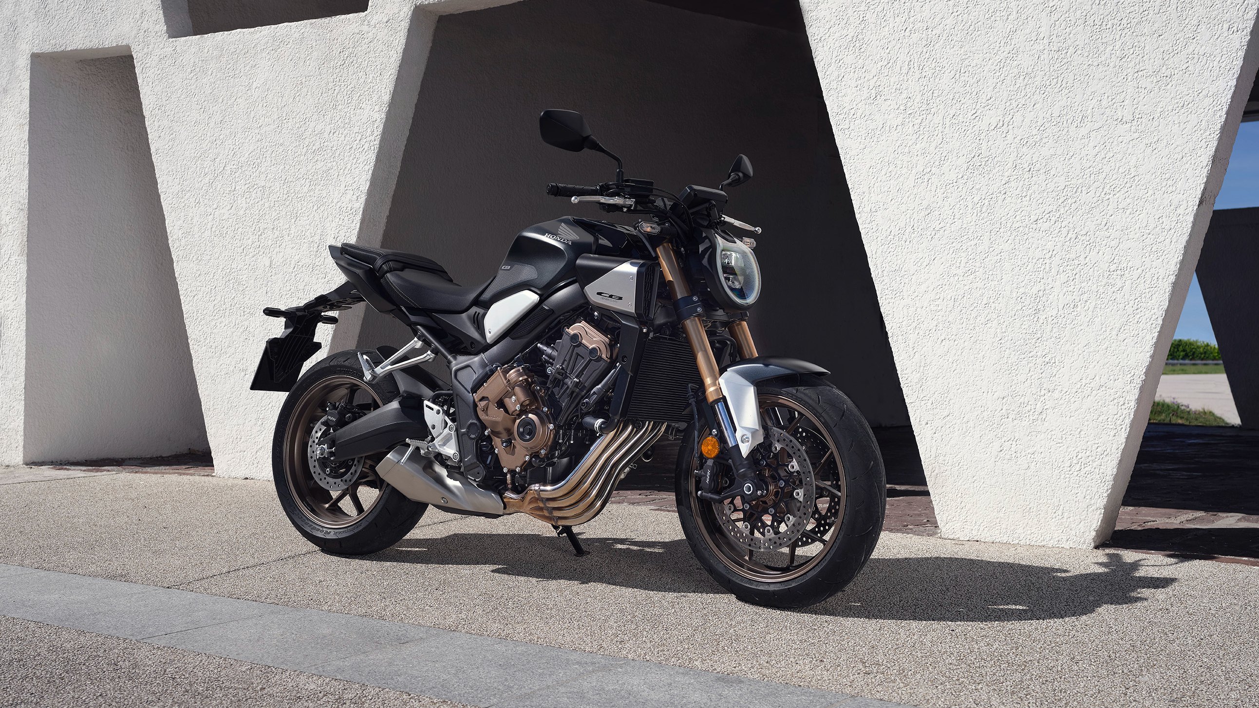 The Honda CBR650R with the E-Clutch is ₹40,000 more than the manual version 2025 Honda CBR650R E-Clutch