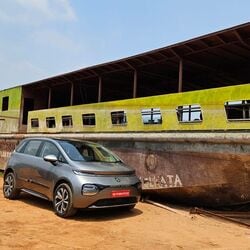 The electric motor remains unchanged, positioned on the front axle, delivering a maximum power of 134 bhp and a peak torque of 200 Nm. Some motor noise can be heard within the cabin, yet it consistently provides sufficient performance across all driving modes.