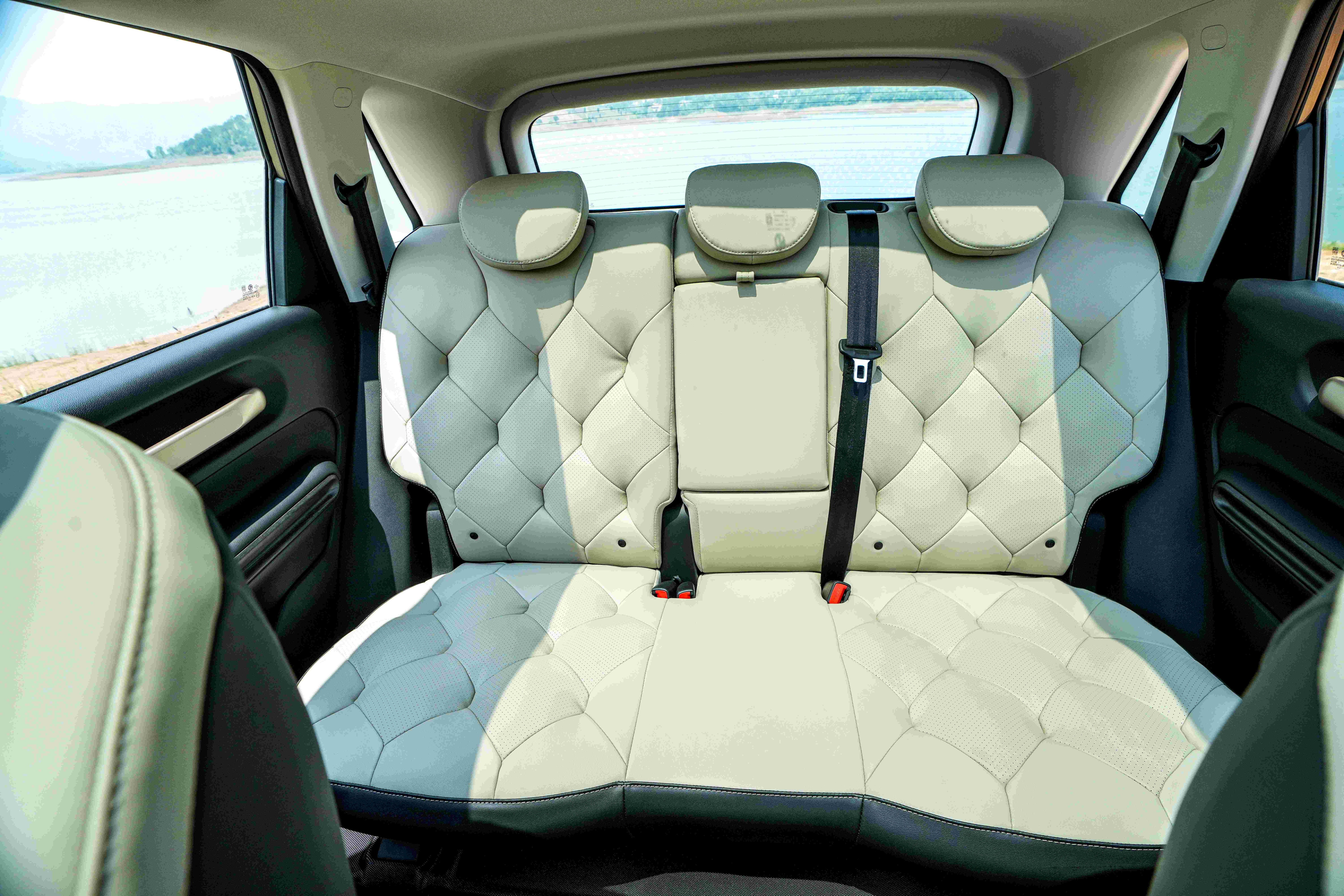 The rear seats are very comfortable, and they can recline as well. The occupants have a huge amount of legroom and a decent amount of headroom. 3 occupants at once should not be an issue.
