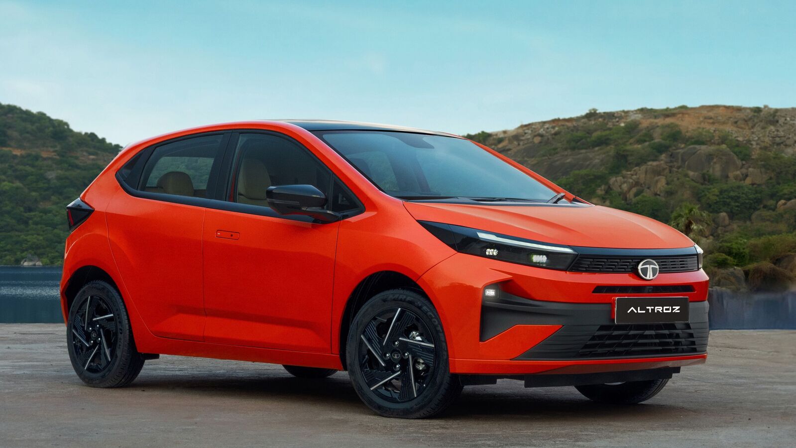 Tata Altroz facelift caught your attention? Here’s what wach of the variant has to offer