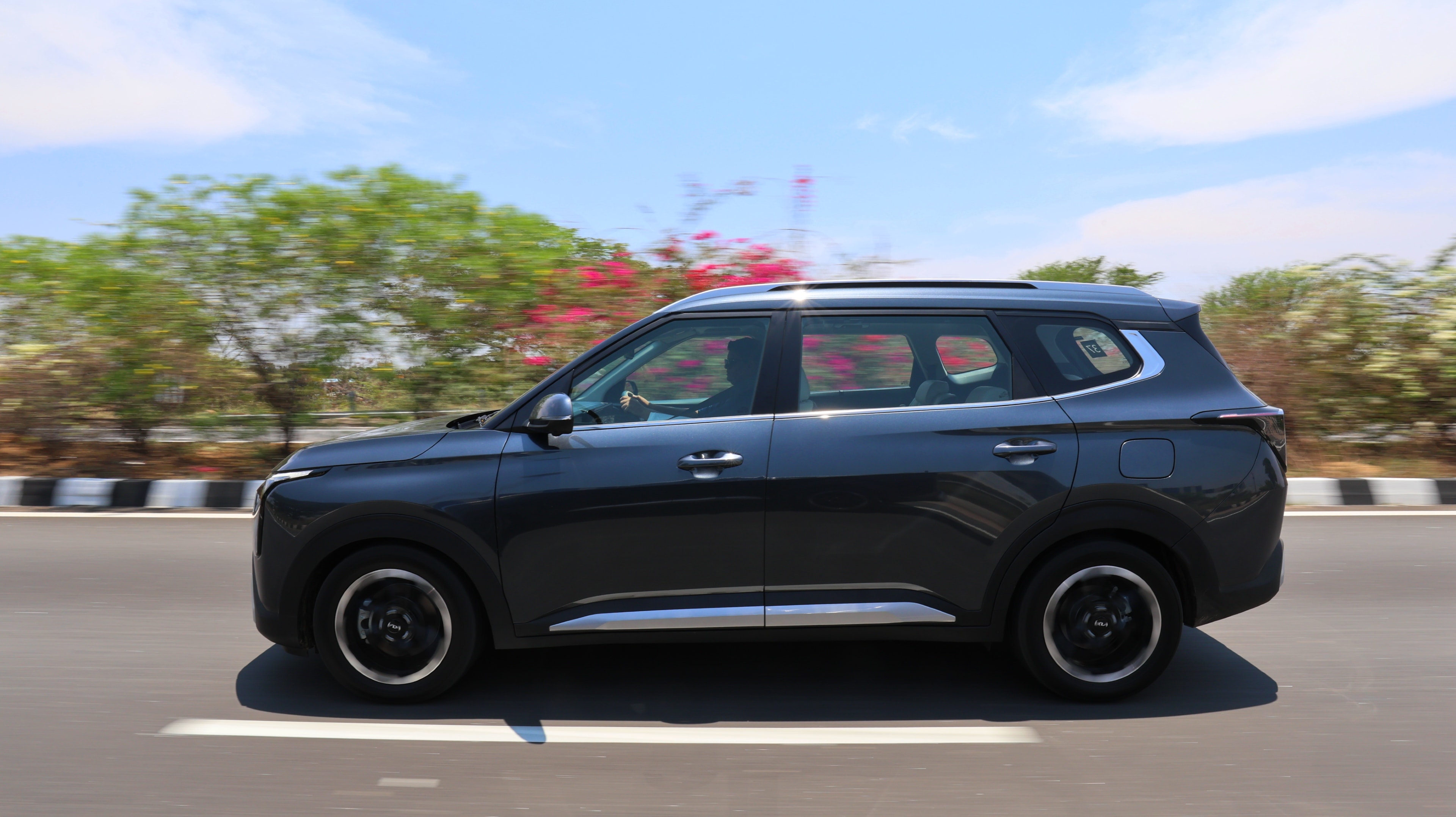 The 1.5-litre turbo petrol is fantastic on the highway with strong mid and top-end performance. The diesel offers a strong torque surge and sits comfortably at 100 kmph hovering around the 2,000 rpm mark Kia Carens Clavis Review