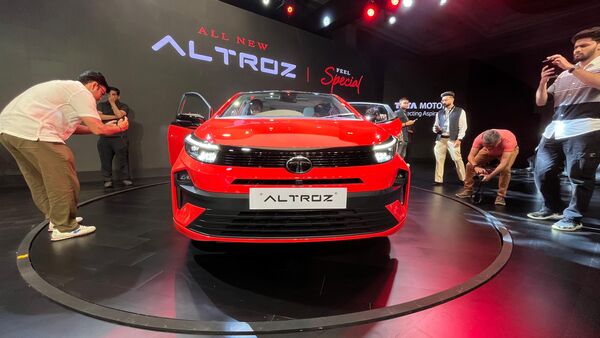 The Altroz facelift gets redesigned headlamps with all-LED units, revamped bumpers, and a new 3D-style front grille. Tata Altroz facelift