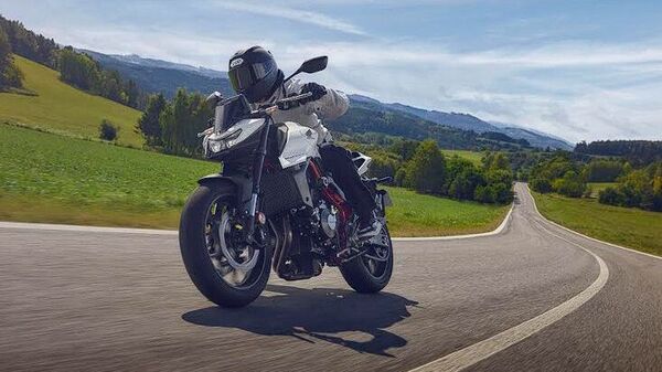 Honda CB750 Hornet will be offered in two colour schemes.