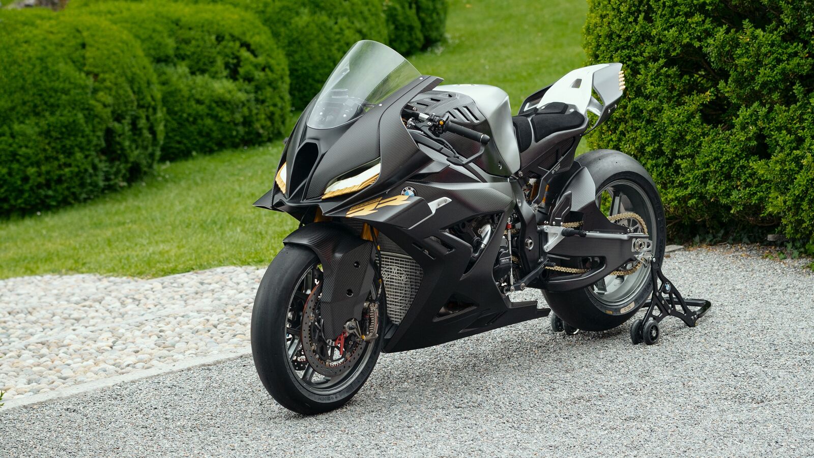 BMW Motorrad Concept RR revealed at Villa d’Este. Is this the future of BMW superbikes?