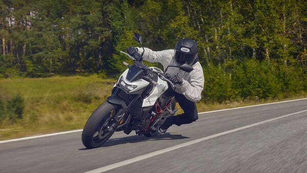 The CB750 Hornet is powered by the same 755 cc parallel-twin that drives the XL750 Transalp, making 90.5 bhp and 75 Nm of torque. 2025 Honda CB750 Hornet