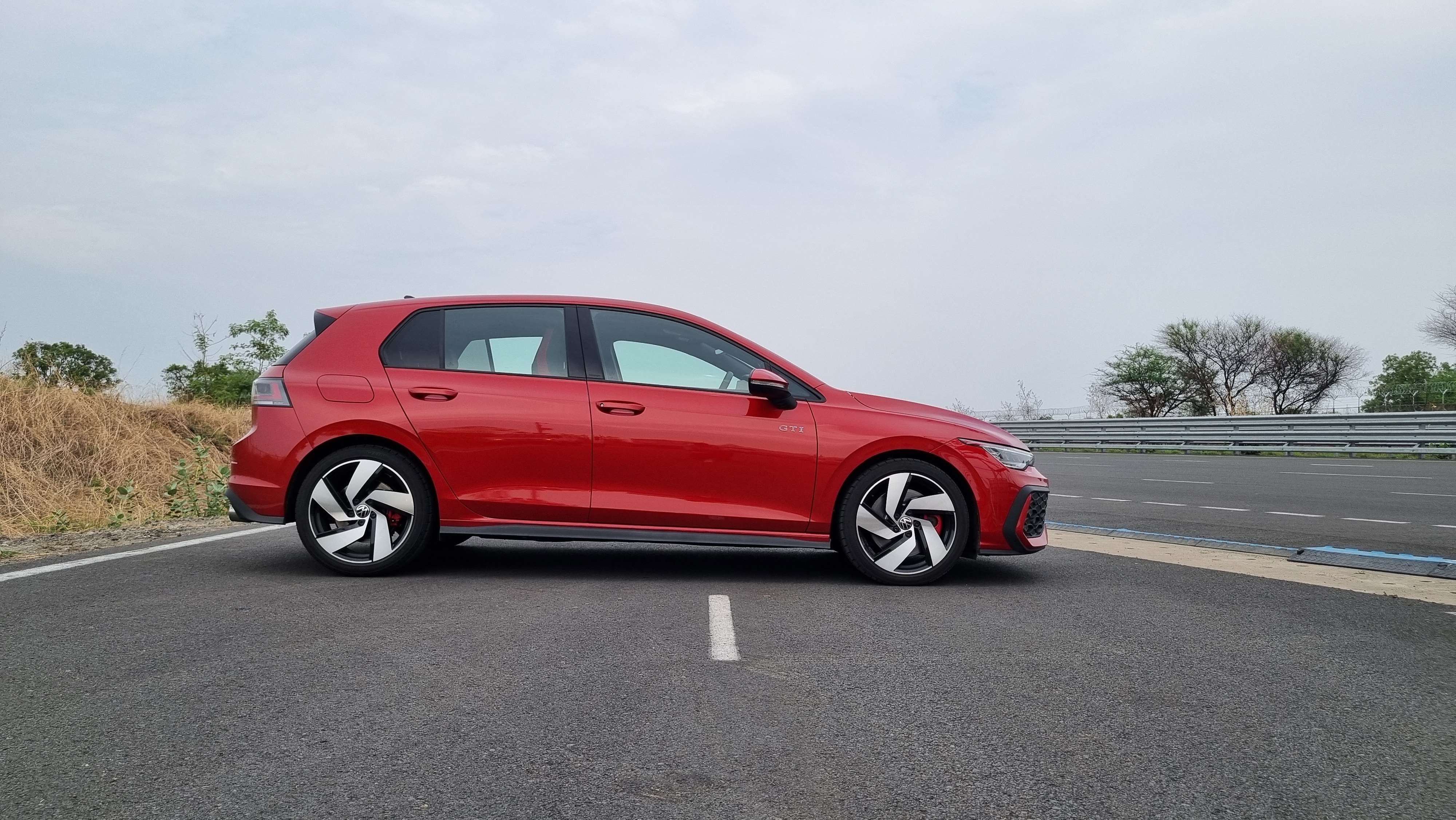 The Golf GTI is long with clean lines and large 18-inch alloys dominating the profile. The hot hatch is instantly recognisable Volkswagen Golf GTI review