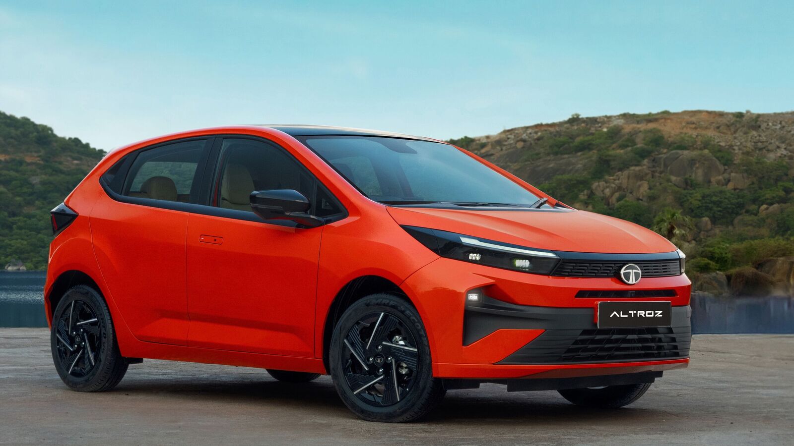 Tata Altroz facelift starts reaching dealerships ahead of booking commencement