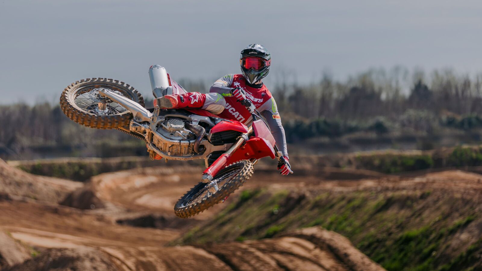 Ducati Desmo450 MX enters into production. Check details