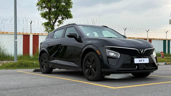 VinFast VF7