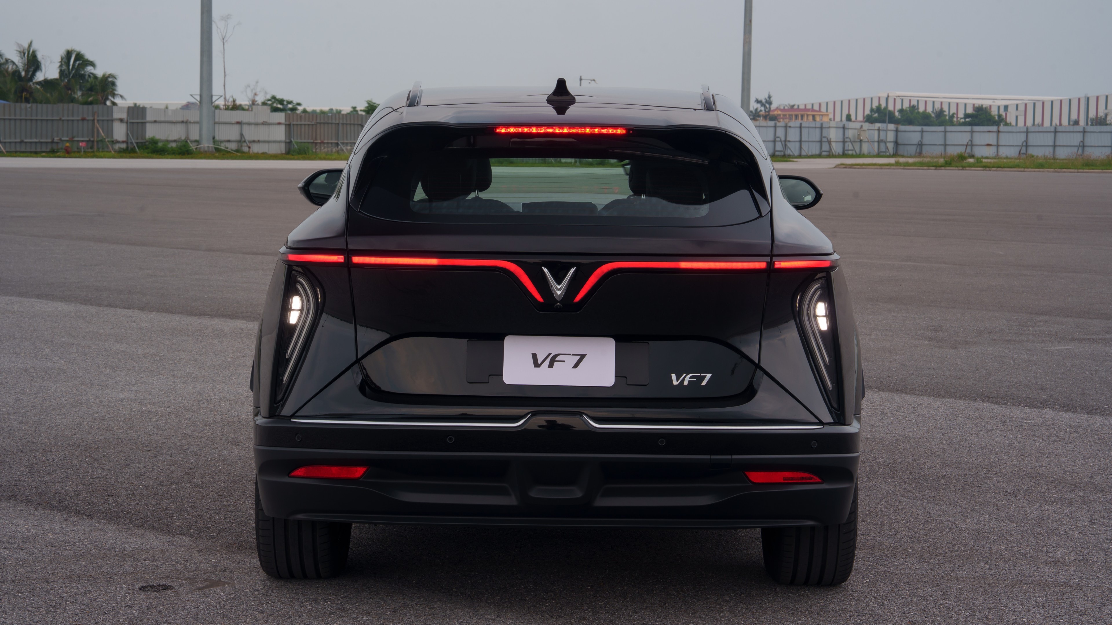Bodyroll is well contained while the independent suspension setup promises a comfy ride on the VF7 VinFast VF7 Review