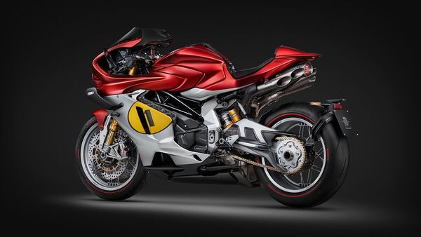 The Superveloce 1000 brings a brawny design with full carbon fibre bodywork and a four-exit underseat exhasut from Akrapovic. MV Augusta Superveloce 1000 Ago