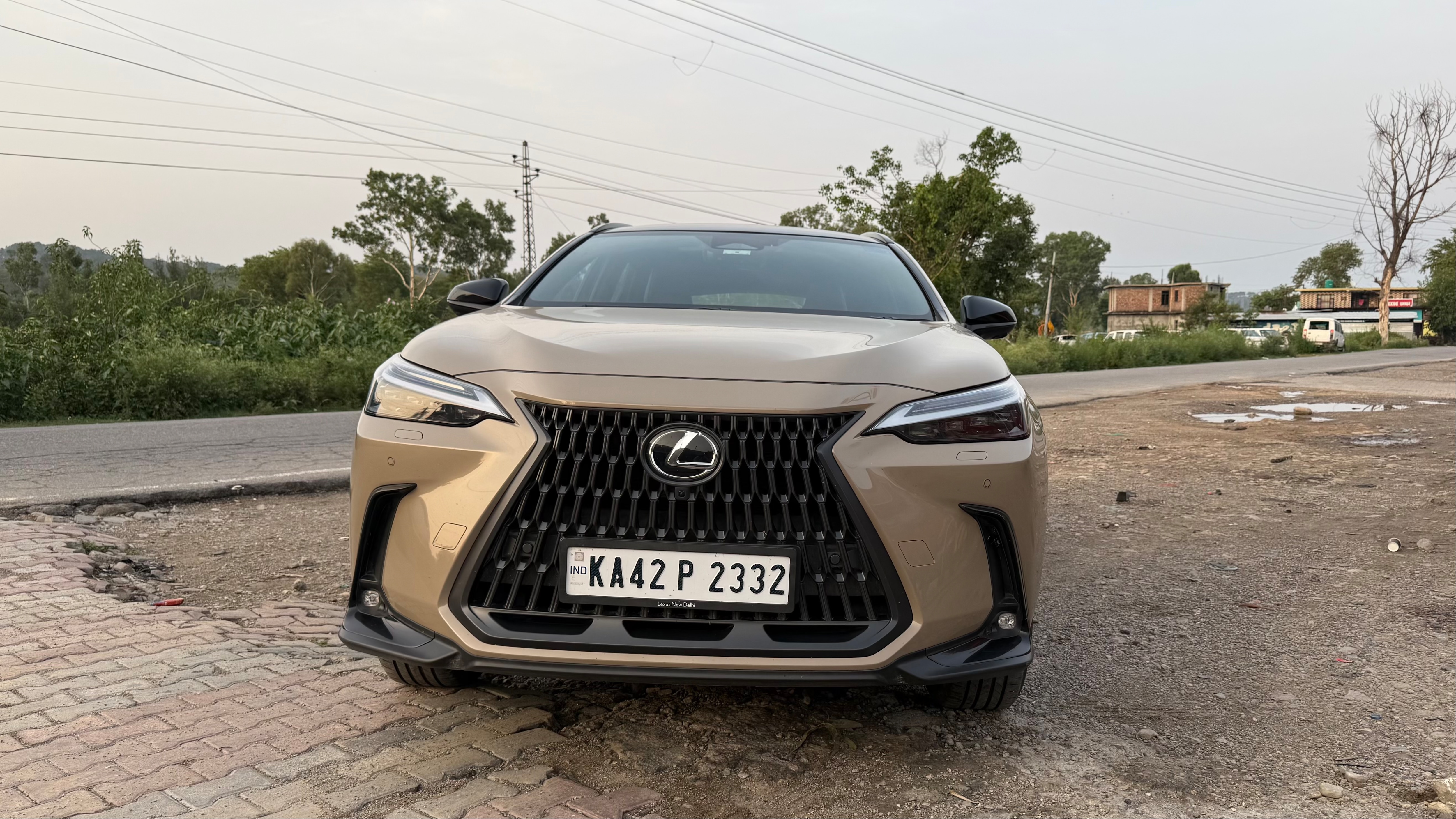 The fascia of the car blends beauty aling with boldness. Lexus NX 350h Overtrail