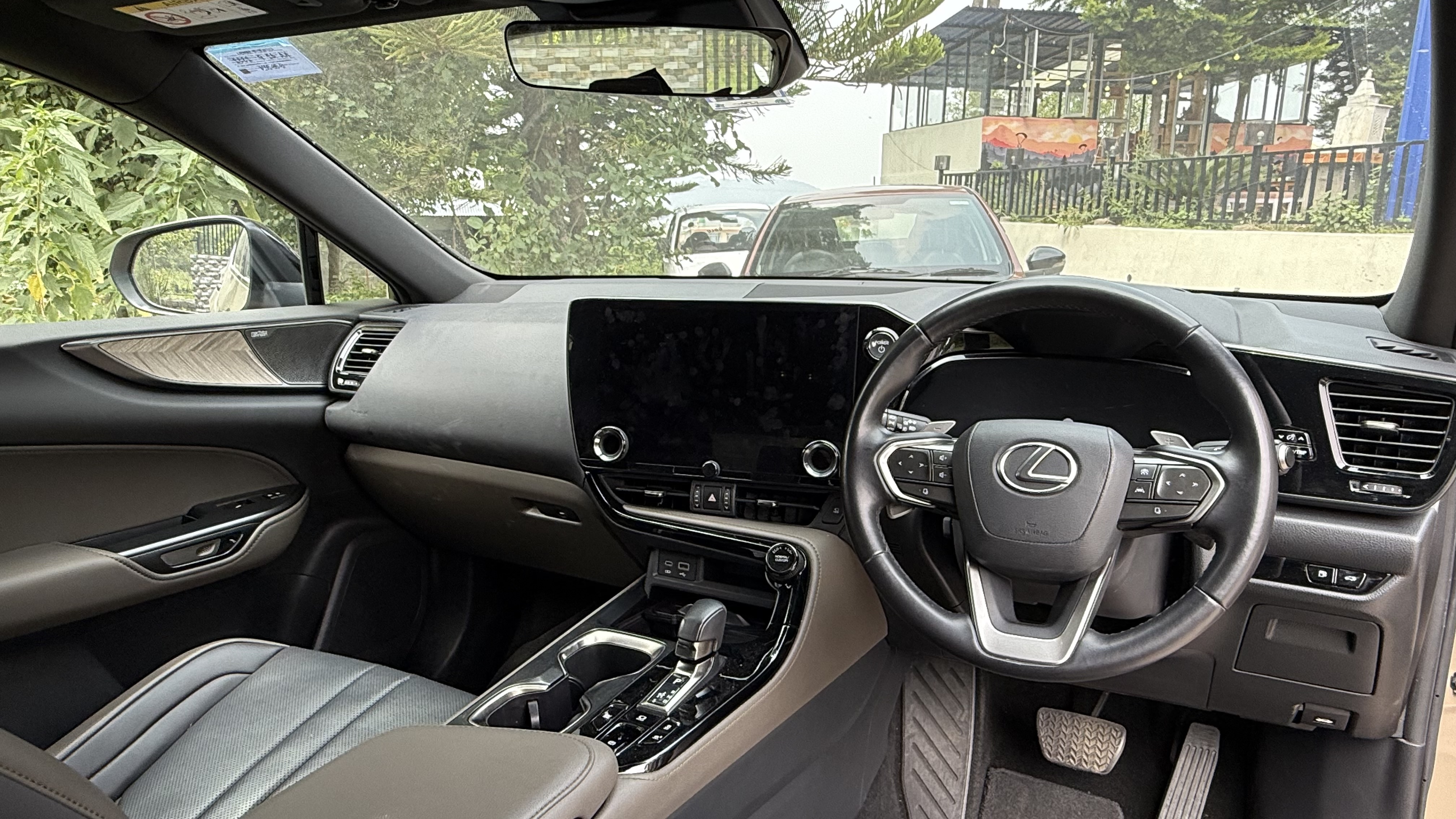 Even in its darker shade the interiors of the Lexus NX 350h Overtrail feel very luxurious. Lexus NX 350h Overtrail