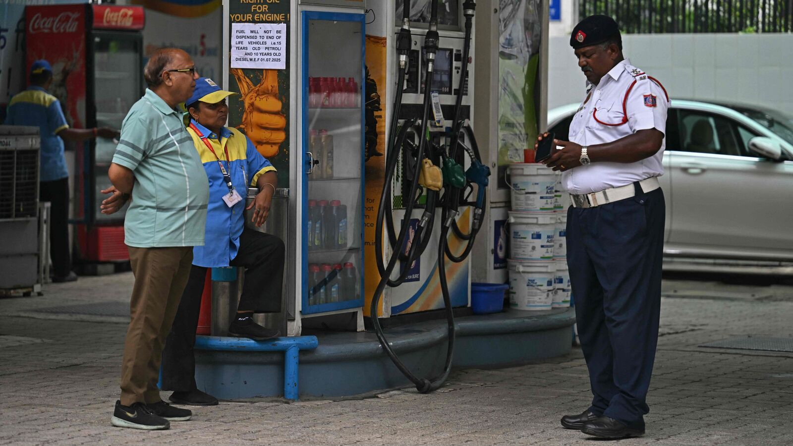 Fuel ban for overage vehicles kicks in Delhi; 80 vehicles impounded on first day