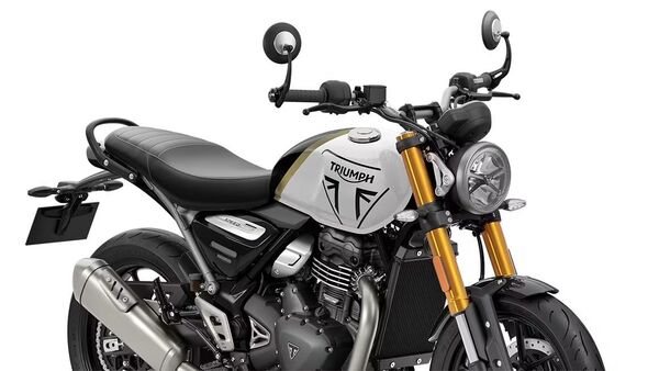The gold strip along with the golden USD forks provide a premium look to the Speed 400.