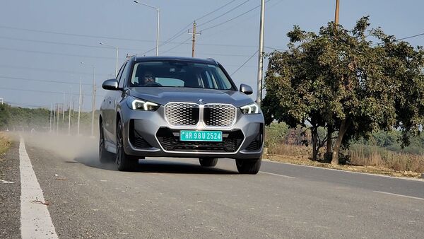 BMW iX1 LWB