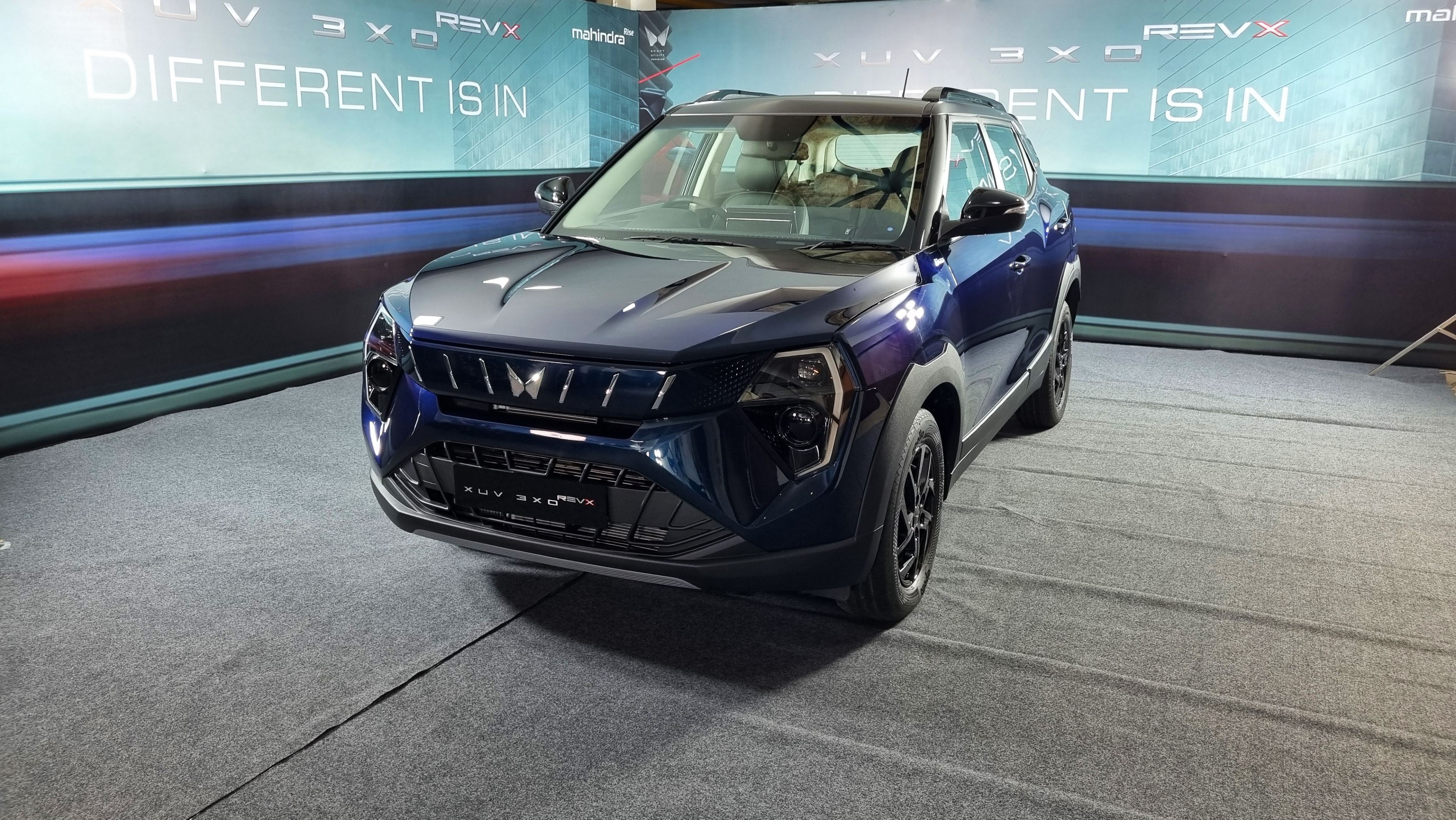 The Mahindra XUV 3XO RevX adds a body-coloured grille, a dual-tone roof, RevX badging and piano black finish on the alloy wheels Mahindra XUV 3XO RevX
