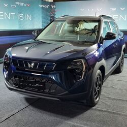 The Mahindra XUV 3XO RevX gets new touches like a body-coloured grille, RevX badging, a dual-tone roof and piano black alloy wheels.