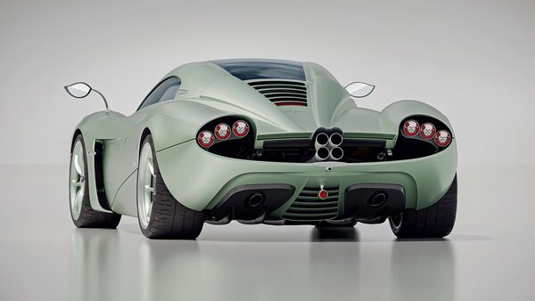 The Codalunga Speedster gets a six-outlet exhaust system with a quad-pipe arrangement between the taillights and two titanium pipes in the diffuser. Pagani Huayra Codalunga Speedster