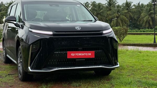 The MG M9 looks imposing from the front.