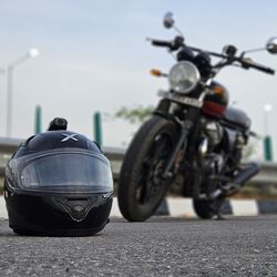 Qubo dashcam is quite compact and comes in handy in case something goes wrong. 