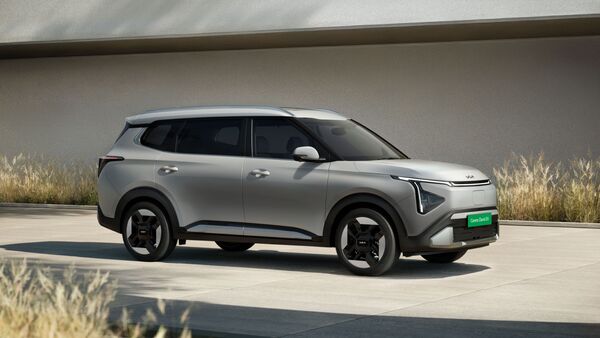 The Kia Carens Clavis EV gets two battery pack options, 42 kWh and 51.4 kWh, with a maximum range of 490 km on a full charge Kia Carens Clavis EV