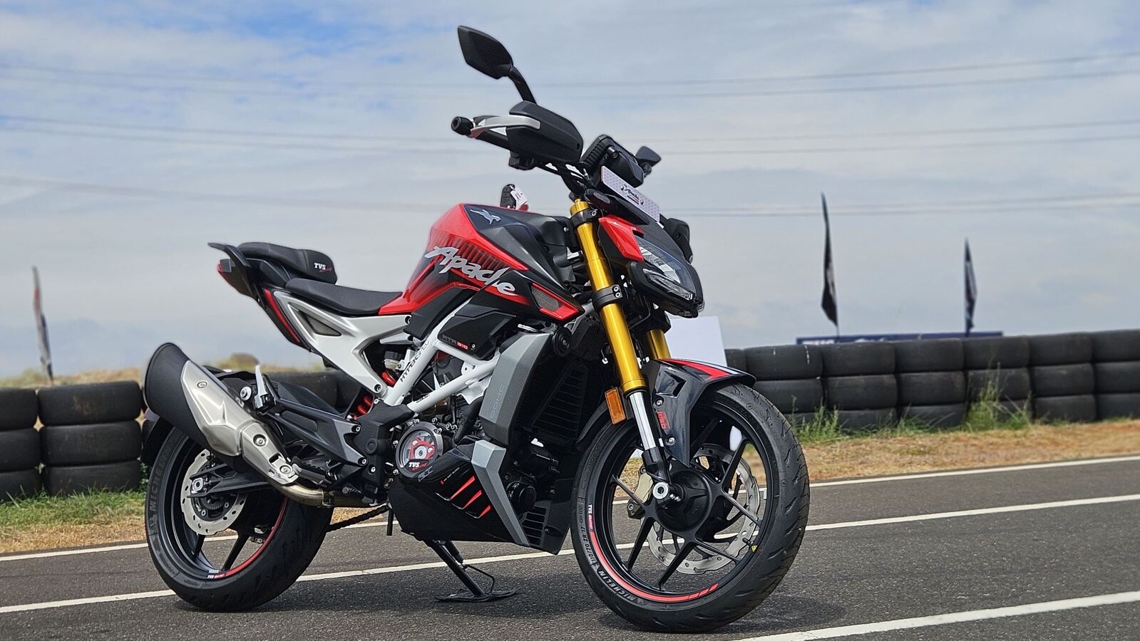 2025 TVS Apache RTR 310 launched starting at ₹2.39 lakh. Now gets launch control…