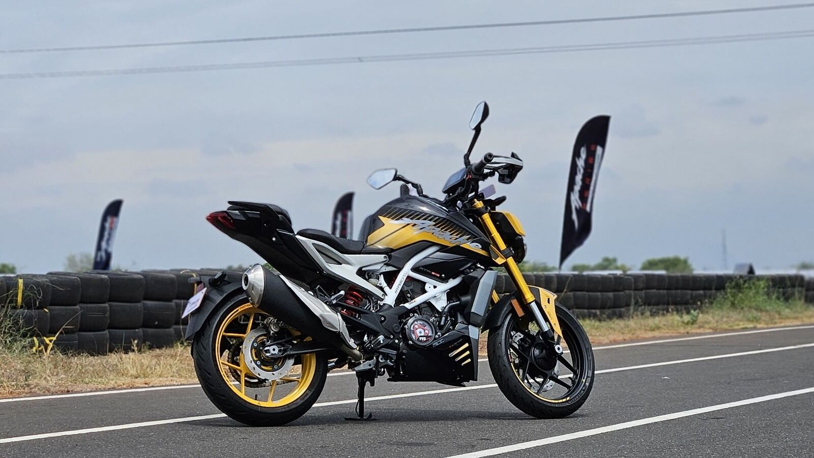Auto recap, July 16: 2025 TVS Apache RTR 310 launched, MG M9 EV launch date announced, Oben Rorr EZ available on Amazon
