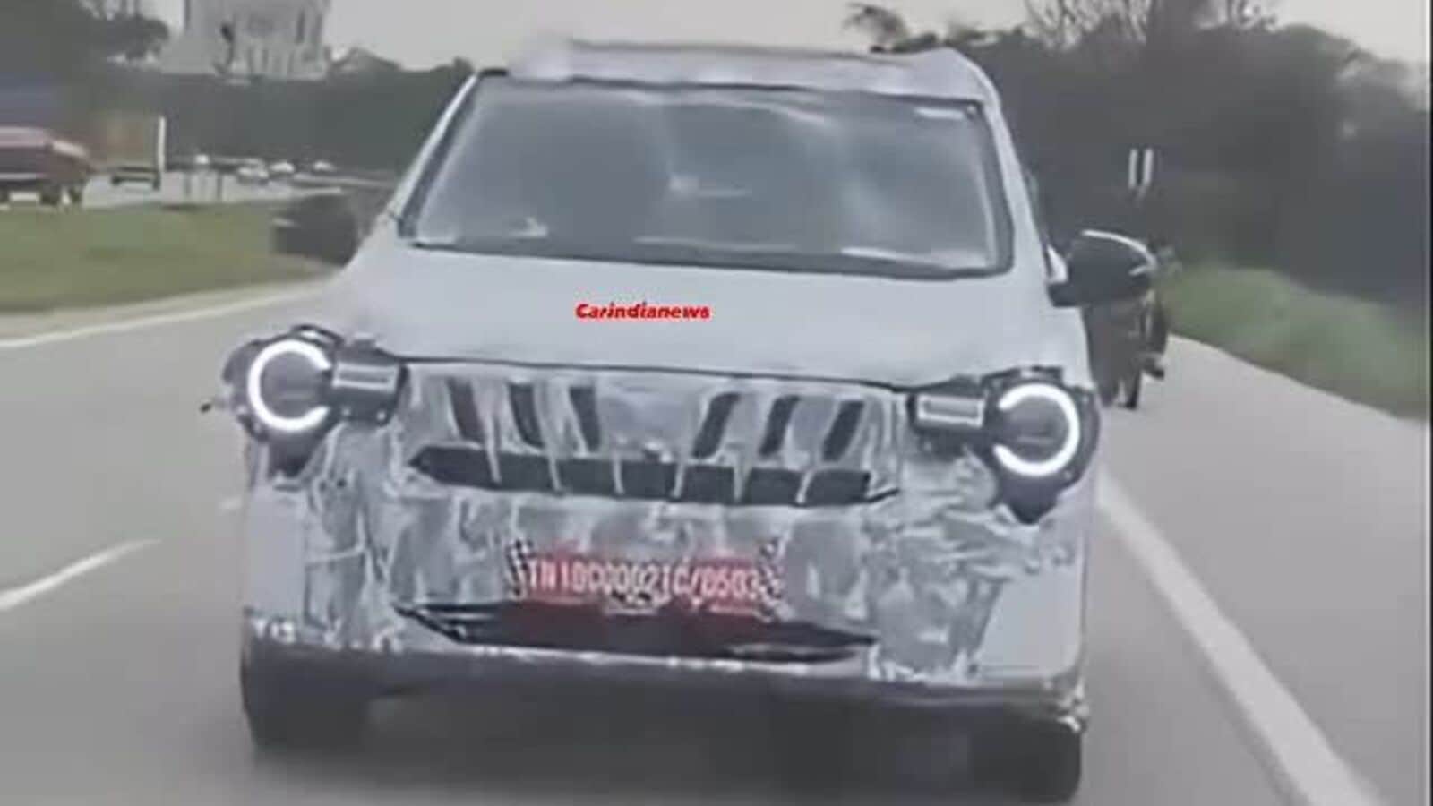 Watch: Mahindra XUV700 facelift spotted once again Watch: Mahindra XUV700 facelift spotted once again
