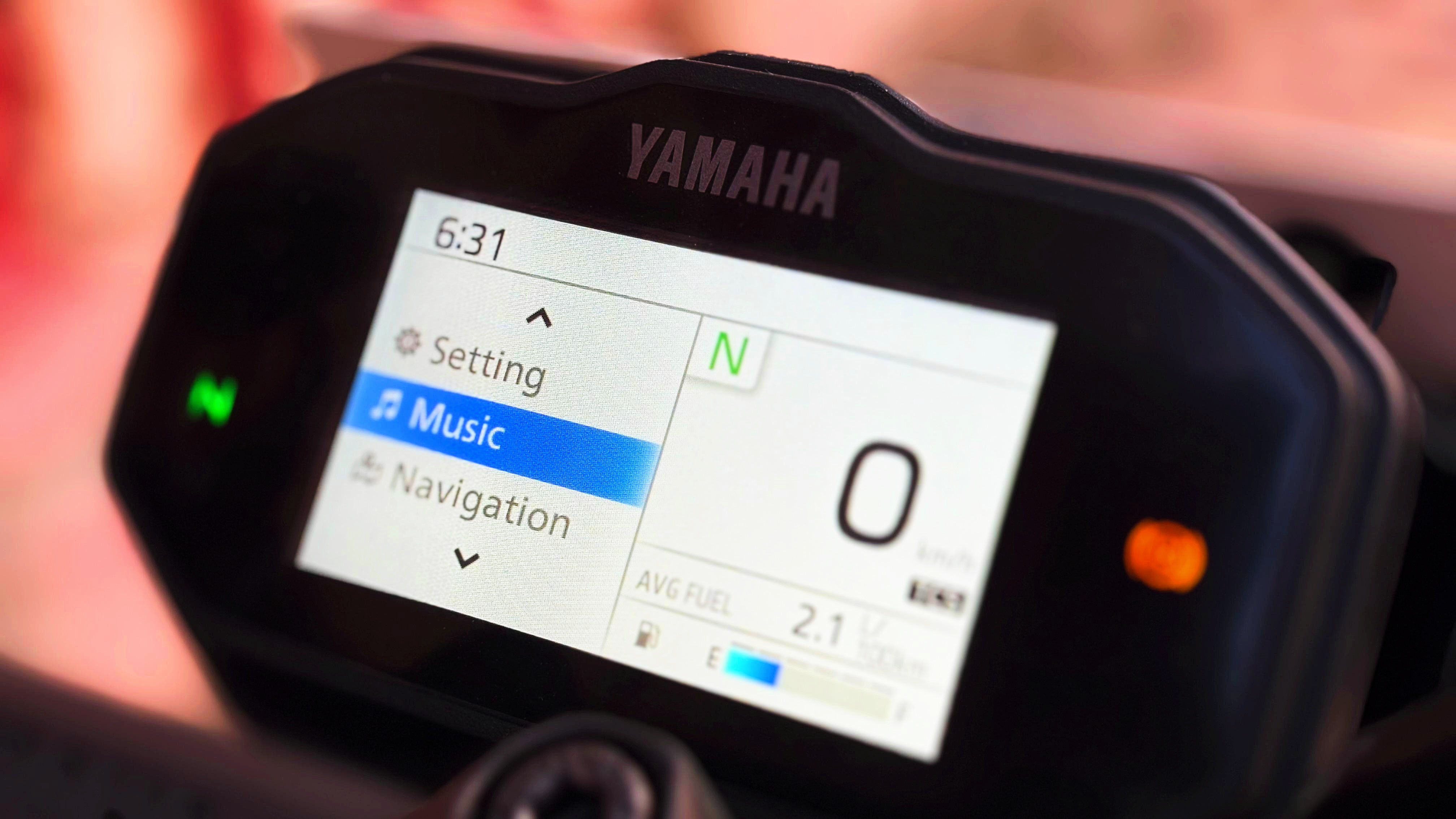 The 4.2-inch TFT screen offers a crisp display and is loaded with connectivity features, including turn-by-turn navigation 2025 Yamaha FZS Hybrid Review