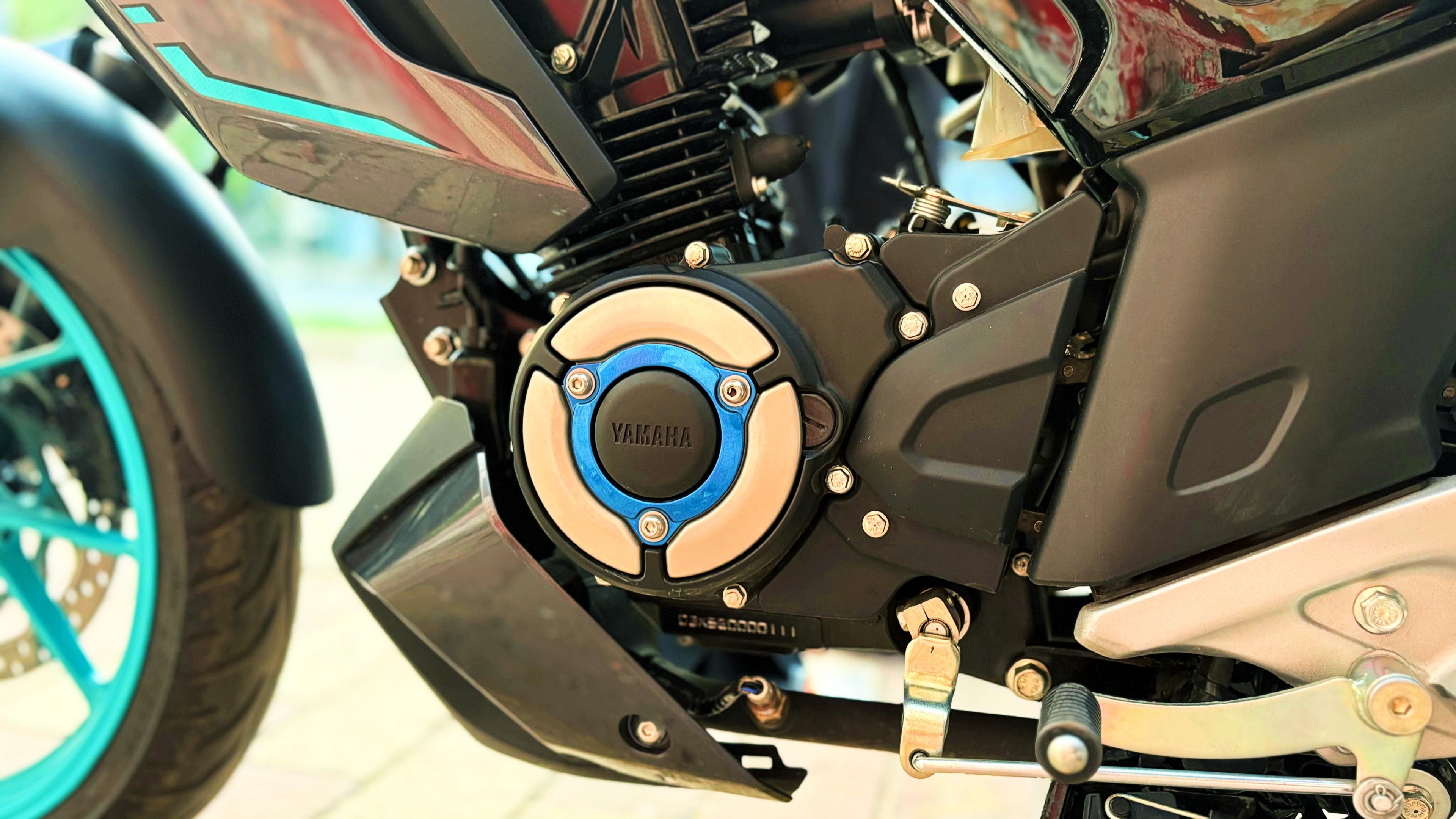 The 149 cc motor remains the same but now gets a Smart Motor Generator that helps generate additional torque on the crankshaft 2025 Yamaha FZS Hybrid Review