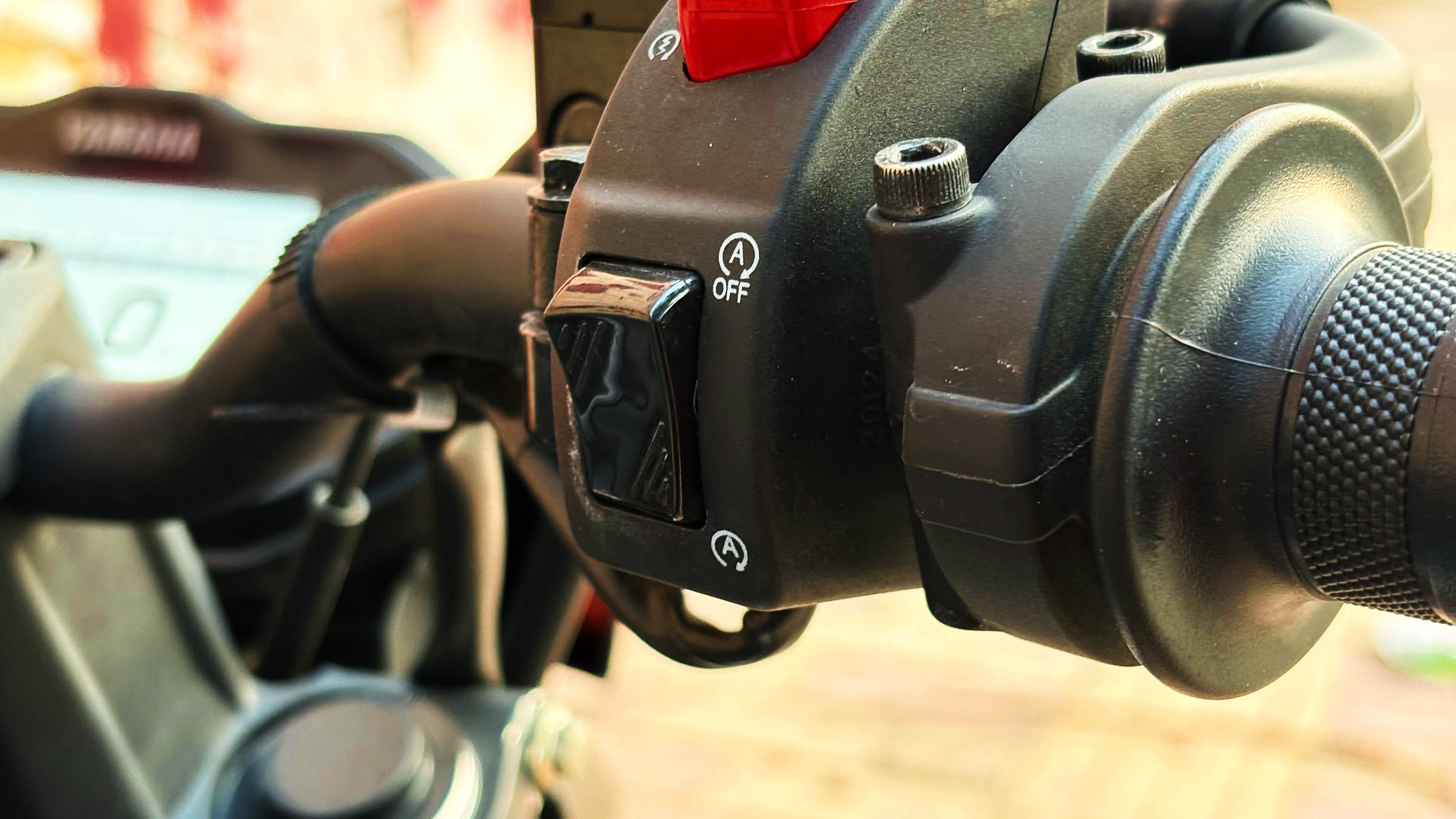 The Yamaha FZS Hybrid gets an auto start/stop function that works seamlessly, especially in stop-and-go traffic. The changes promise a higher fuel economy of 60 kmpl (ARAI) 2025 Yamaha FZS Hybrid Review