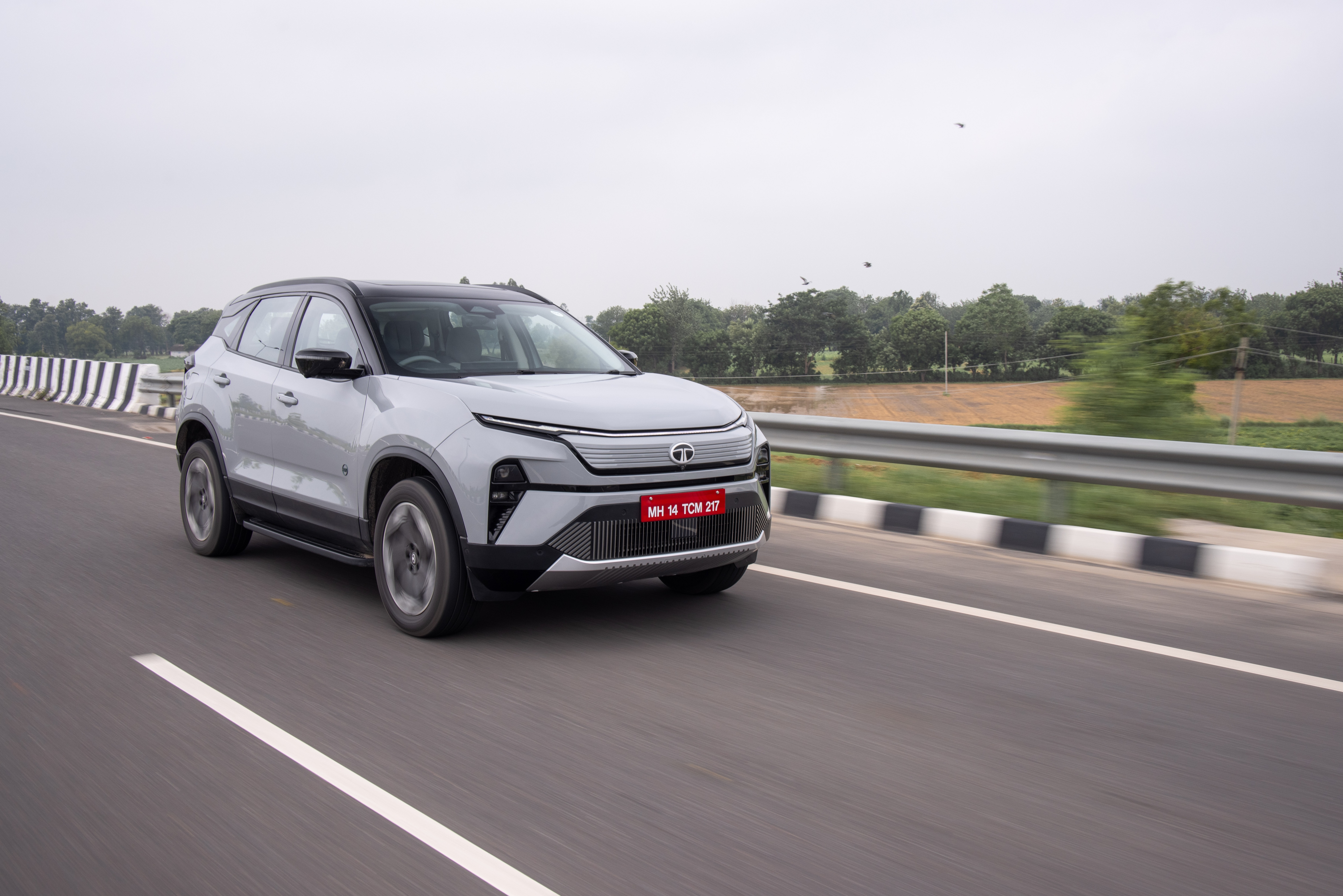 Harier.ev का उद्देश्य खरीदारों को एक इलेक्ट्रिक एसयूवी पर एक सभ्य राशि खर्च करने के लिए तैयार करना है। Harier.ev का उद्देश्य खरीदारों को एक इलेक्ट्रिक एसयूवी पर एक सभ्य राशि खर्च करने के लिए तैयार करना है