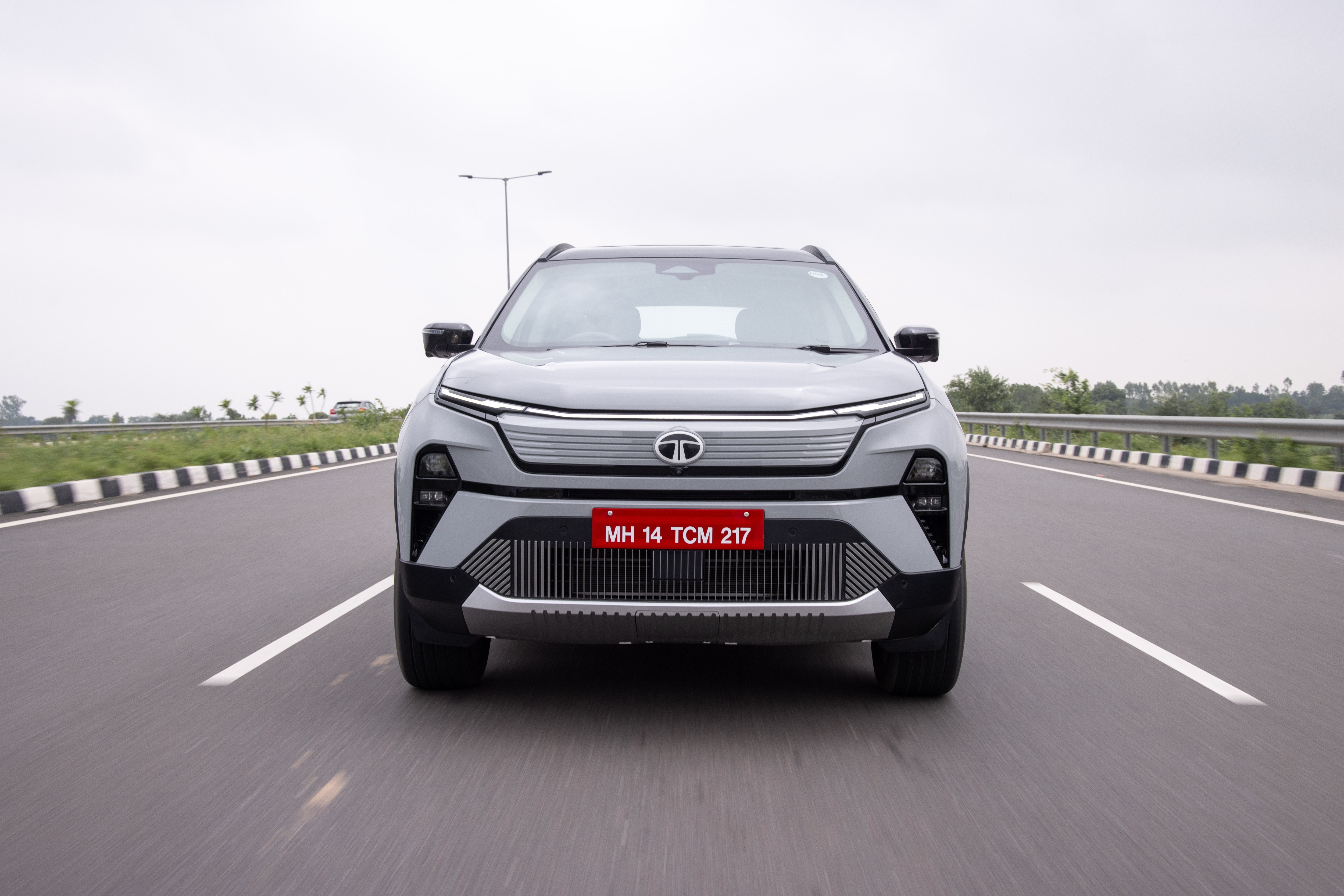 Harrier Ev Features a Redesigned, Closed-off Grille with Sleek Horizontal Strakes The Harrier Ev Features a Redesigned, Closed-off Grille with Sleek Horizontal Strakes