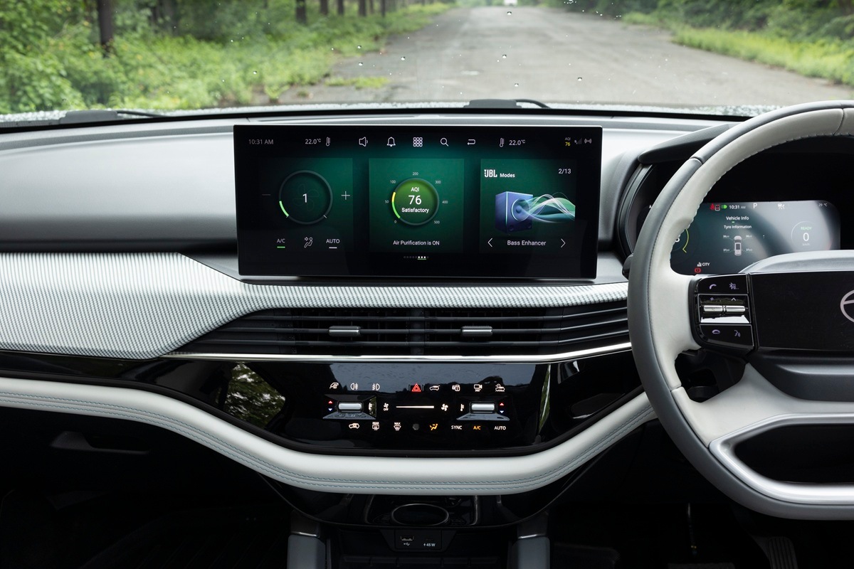 At the heart of the dashboard is a crisp 14.5-inch neo Qled Infotainment Display At the heart of the dashboard is a 14.5-inch Neo Qled Infotainment Display