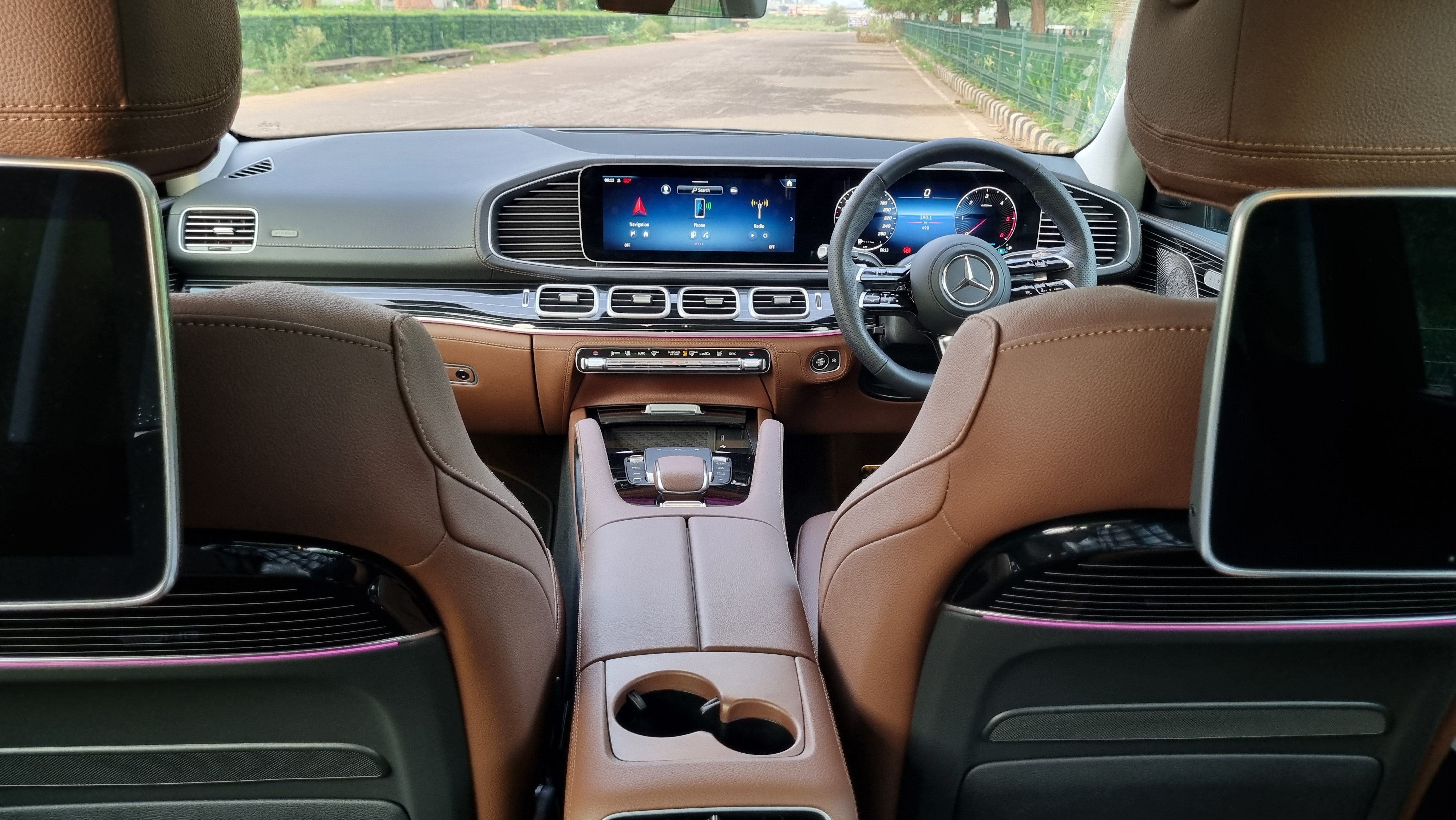 Touchpoints throughout the cabin reflect Mercedes’ usual finesse—soft materials, tactile buttons, and a general sense of precision. Touchpoints throughout the cabin reflect Mercedes’ usual finesse—soft materials, tactile buttons, and a general sense of precision