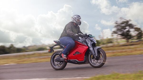 Ultraviolette F77 Mach 3 Review