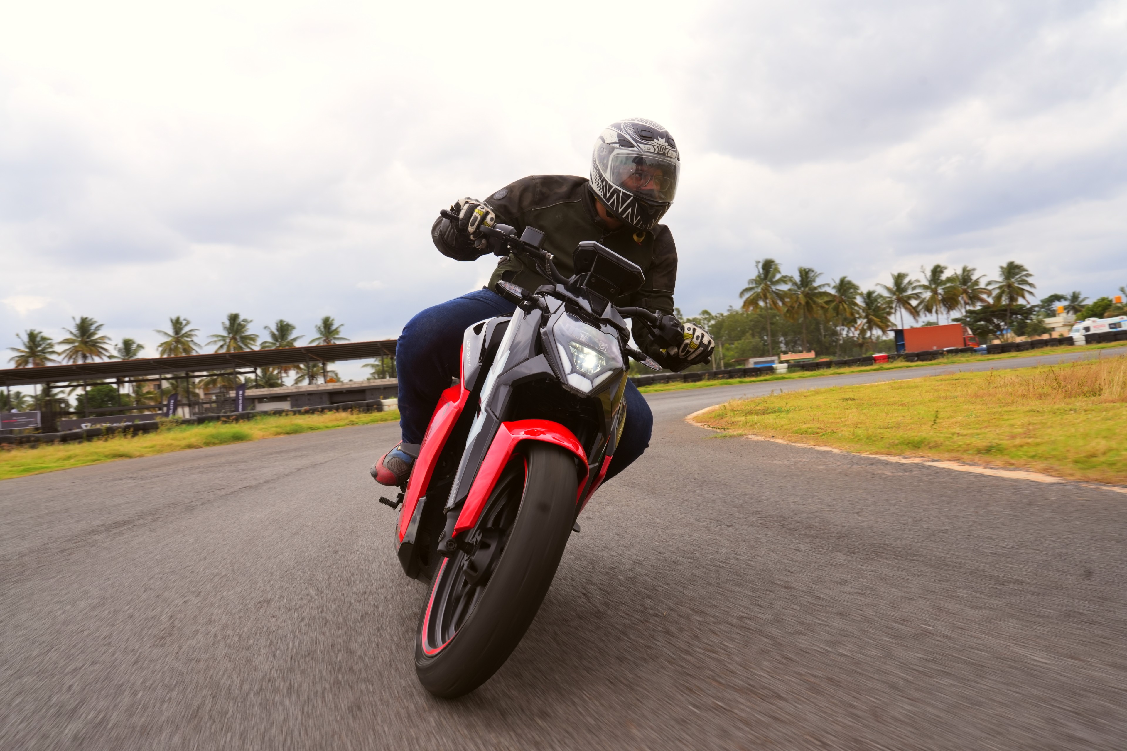 Ultraviolette F77 Mach 3 Review