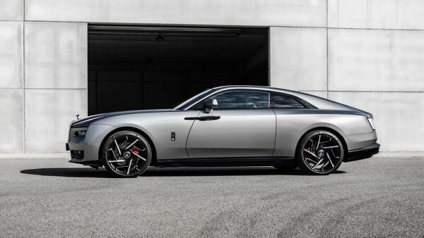 Land Rover to Rolls-Royce: Cars from Britain to get cheaper owing to India-UK FTA. Here's how much 2 Rolls-Royce Spectre Black Badge