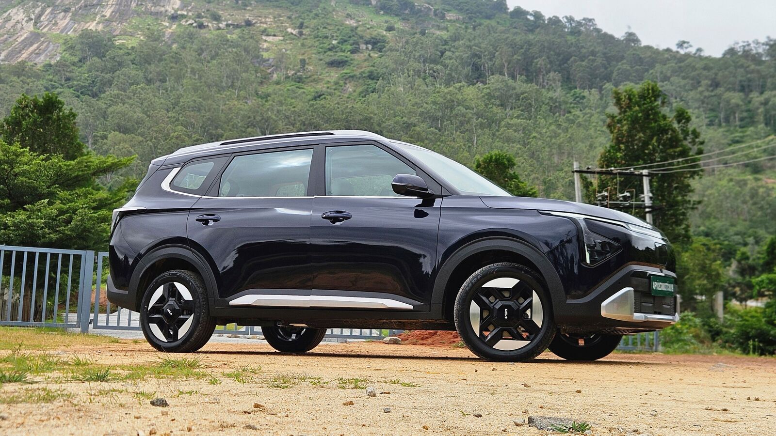 Kia Carens Clavis: Electric or ICE, which tech should you pick for long drives? Kia Carens Clavis: Electric or ICE, which tech should you pick for long drives?