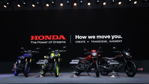 Honda Shine 100 DX and CB125 Hornet