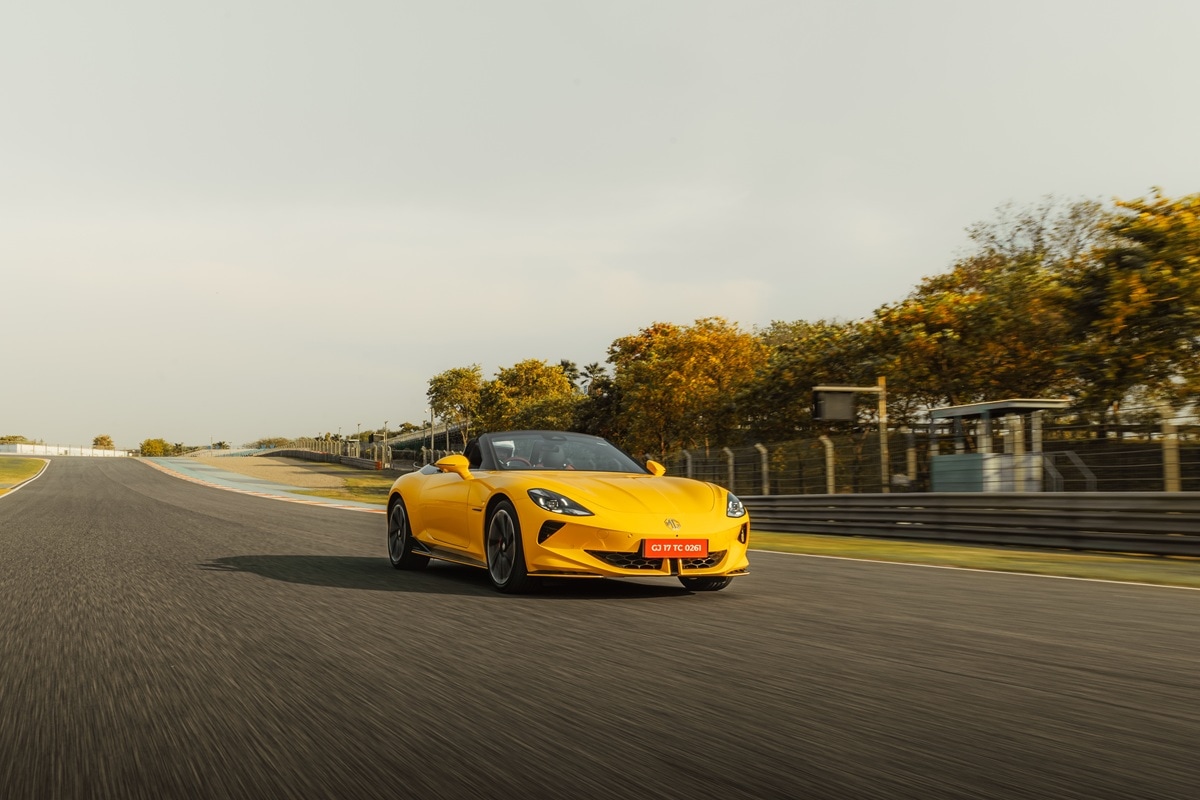 With ‘Super Sport’ mode engaged, it launched cleanly, the AWD system keeping power delivery drama-free