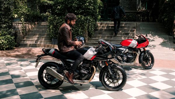 The Triumph Thruxton 400 gets modern features with retro styling. Triumph Thruxton 400