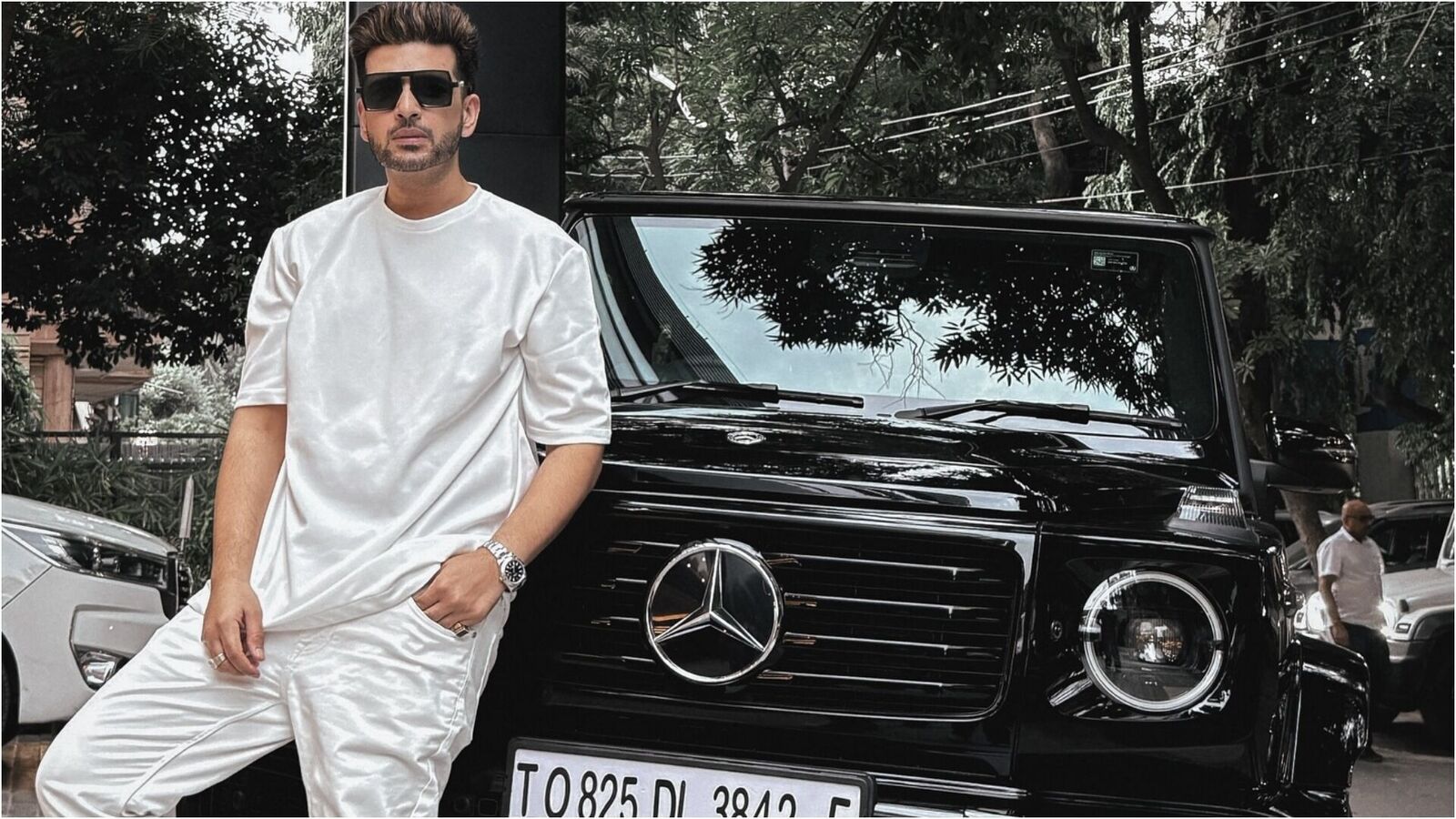 Actor Karan Kundrra brings home the Mercedes-Benz G-Class worth  ₹2.55 crore