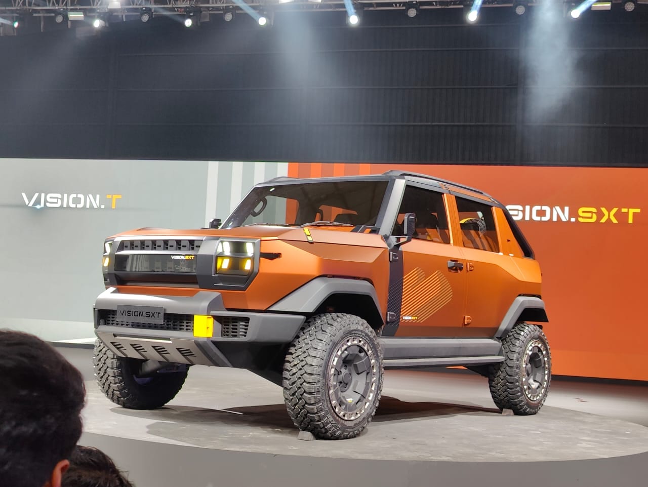Mahindra Vision SXT