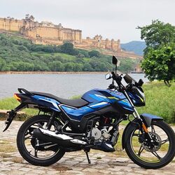 The Glamour X 125 is one good looking motorcycle. It is offered in five colour options. 