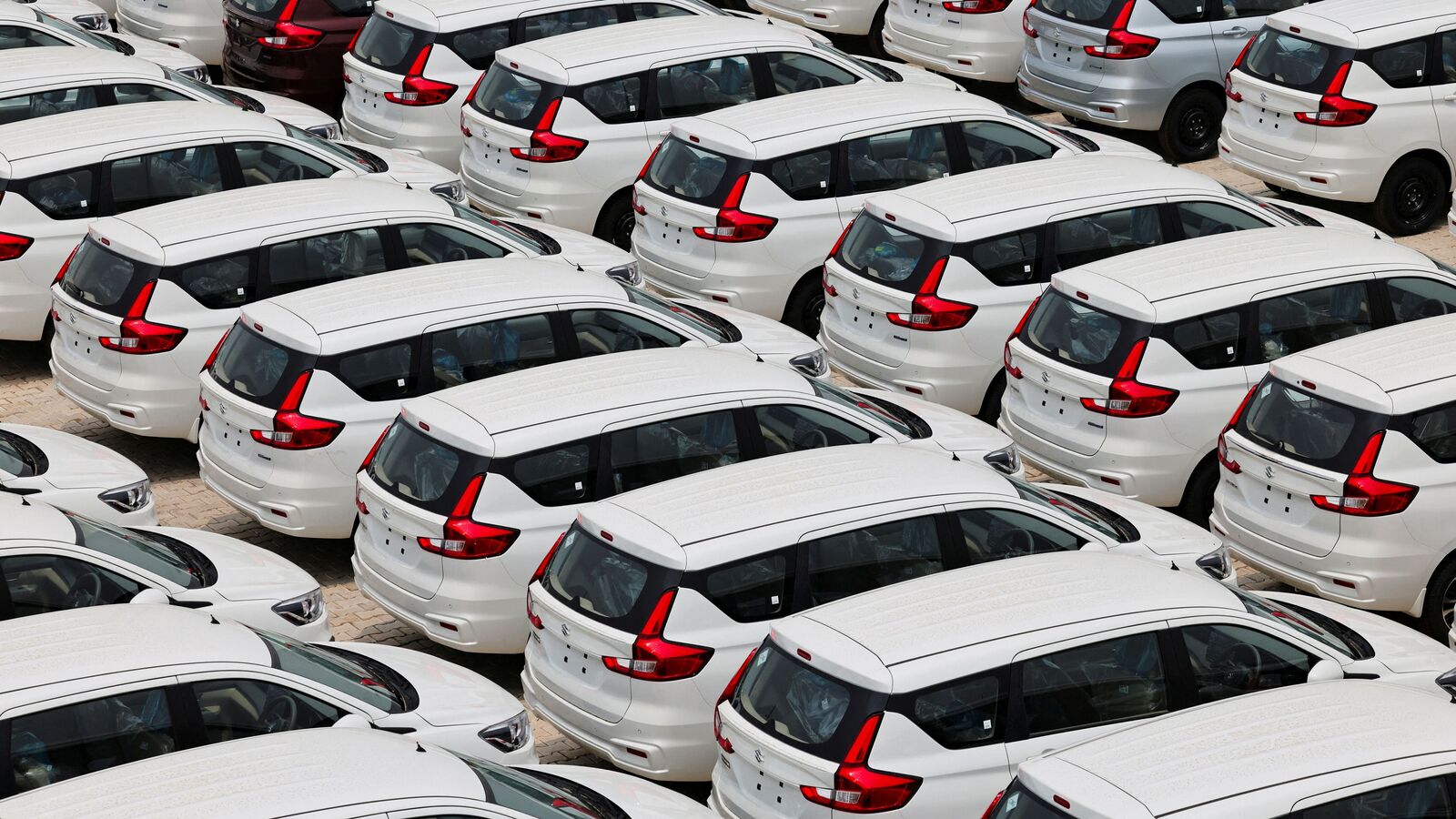 <div>Car sales in India stay in slow lane for 4th straight month, OEMs hope revival with potential GST cut & festive boost</div>