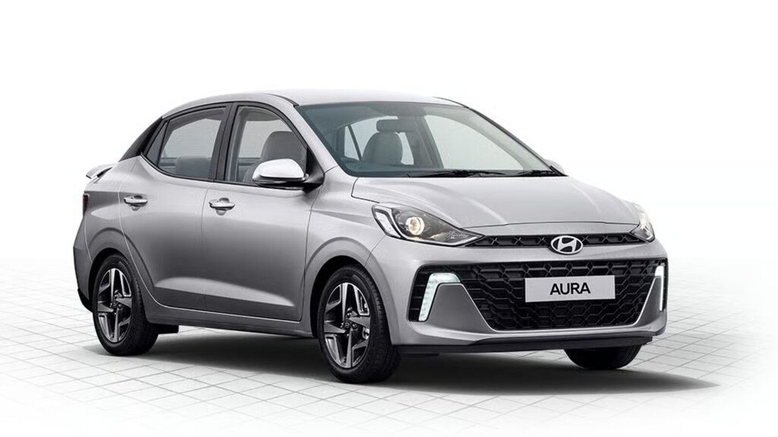 Hyundai Aura SX trim upgraded with new features, prices hiked by ₹9,000