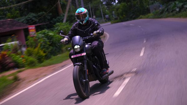 2025 Yezdi Roadster Review 