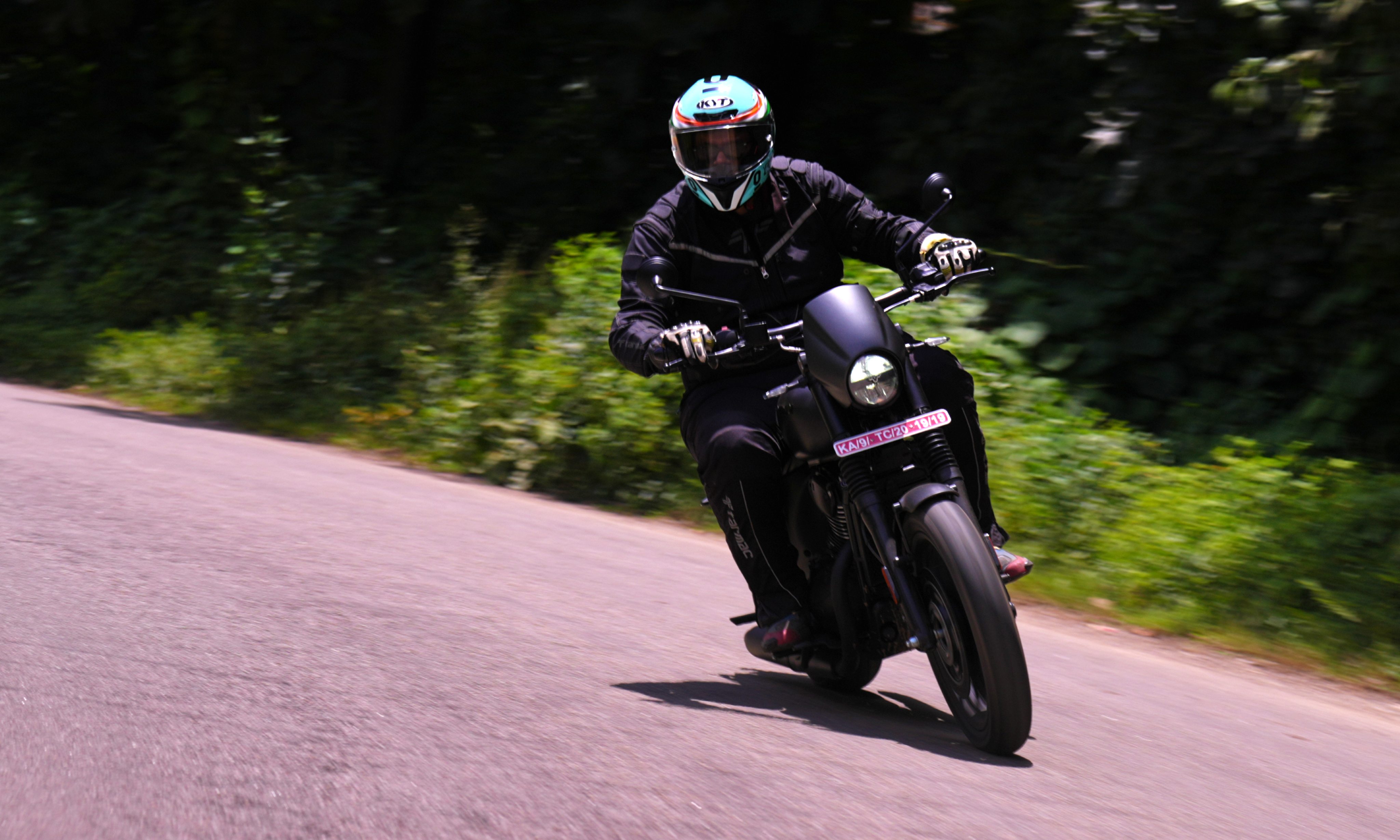 2025 Yezdi Roadster Review